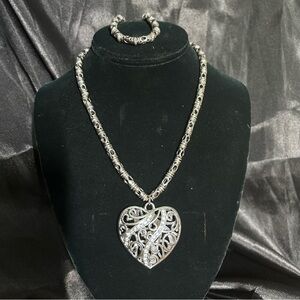 Intricate Silver Heart Pendant Necklace Set